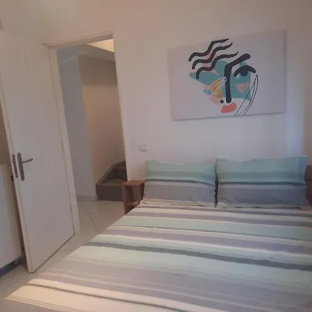 Maisonnete Lilian بيت للعطل *